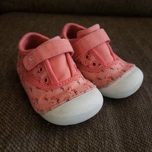 Size 4 flamingo stride rite